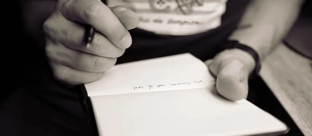 Jak napisać tekst piosenki, aby wzruszyć i przyciągnąć słuchaczy