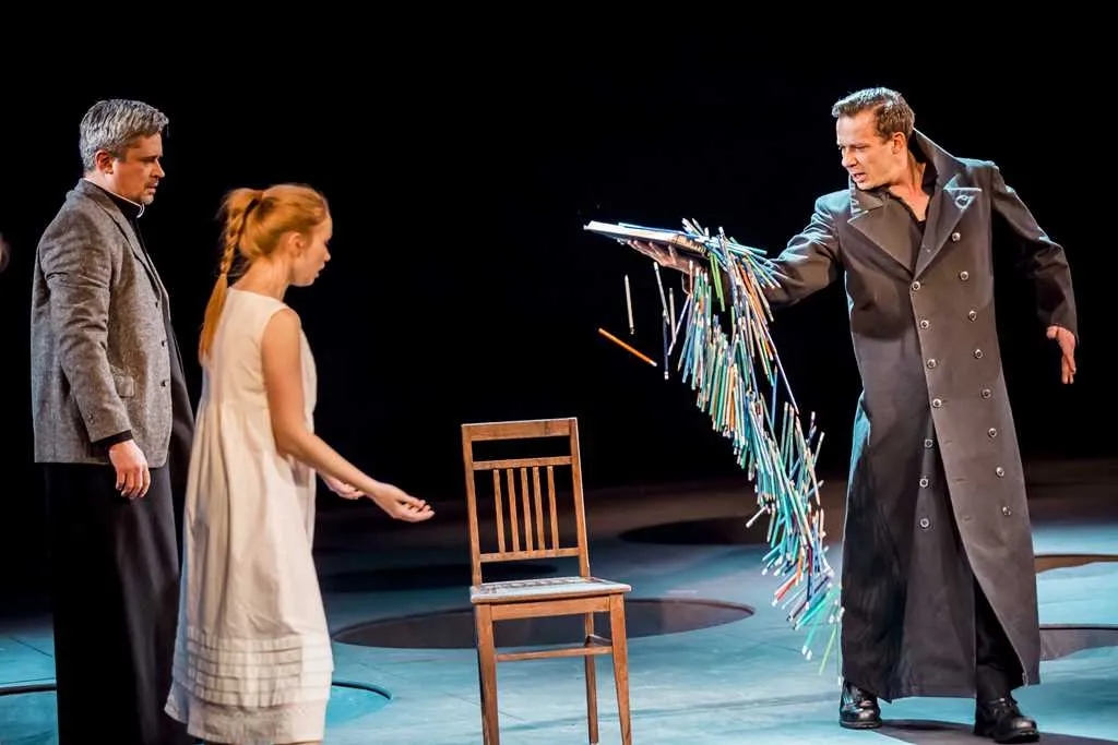 Dziady spektakl: Historia, adaptacje i nadchodzące wydarzenia teatralne