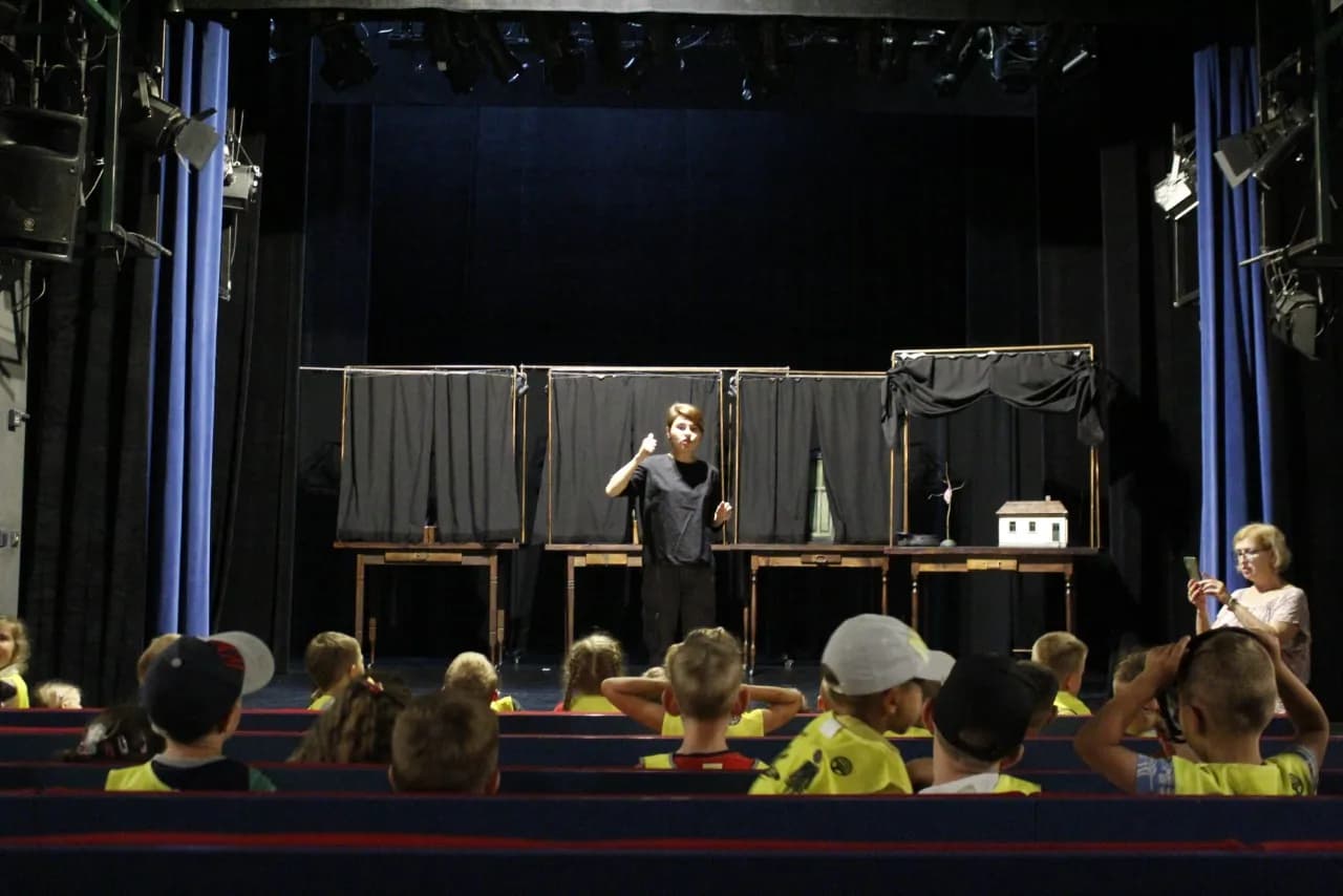 Jak powstaje spektakl teatralny - odkryj sekrety jego tworzenia