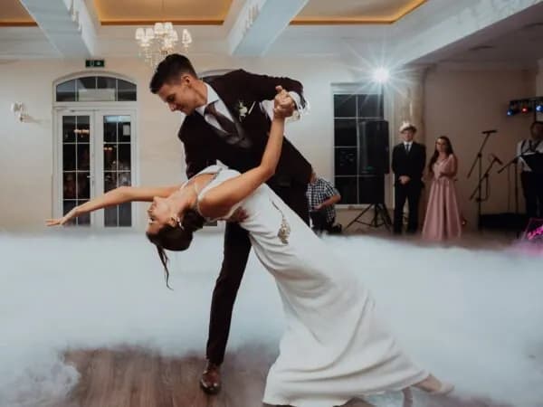 Pierwszy taniec przed czy po obiedzie - co warto wiedzieć?